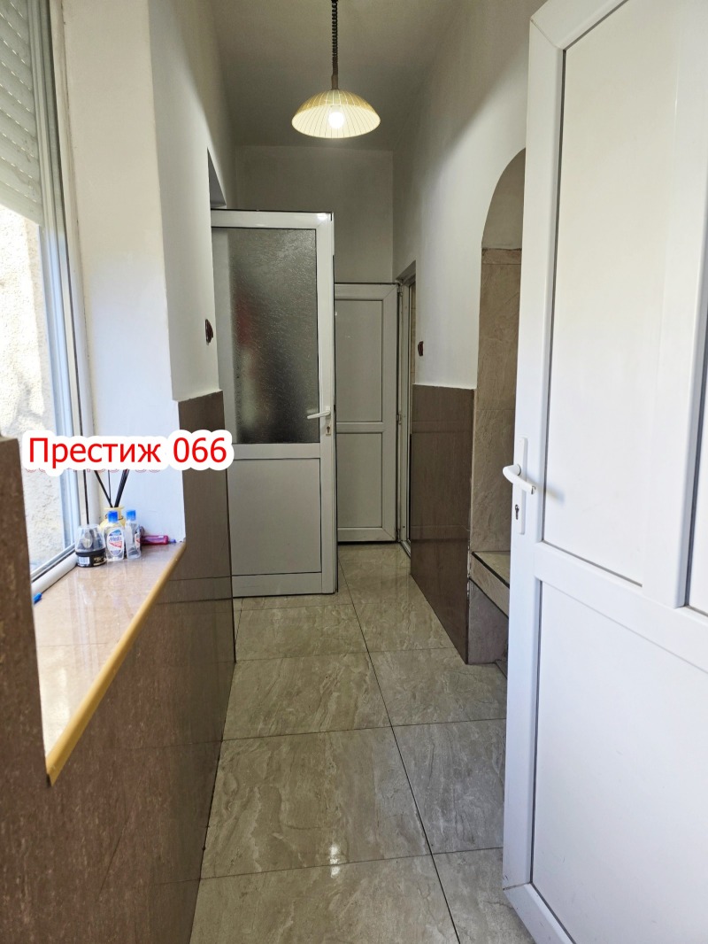 Продава ЕТАЖ ОТ КЪЩА, гр. Шумен, Център, снимка 9 - Етаж от къща - 48625889