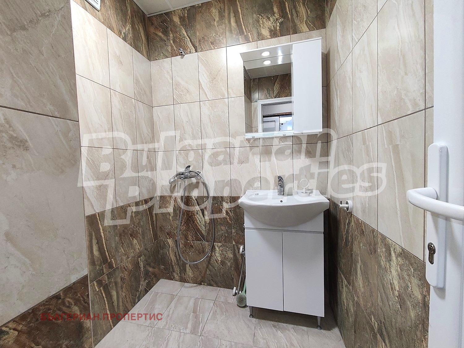Продава КЪЩА, гр. Ловеч, Гозница, снимка 5 - Къщи - 54746661