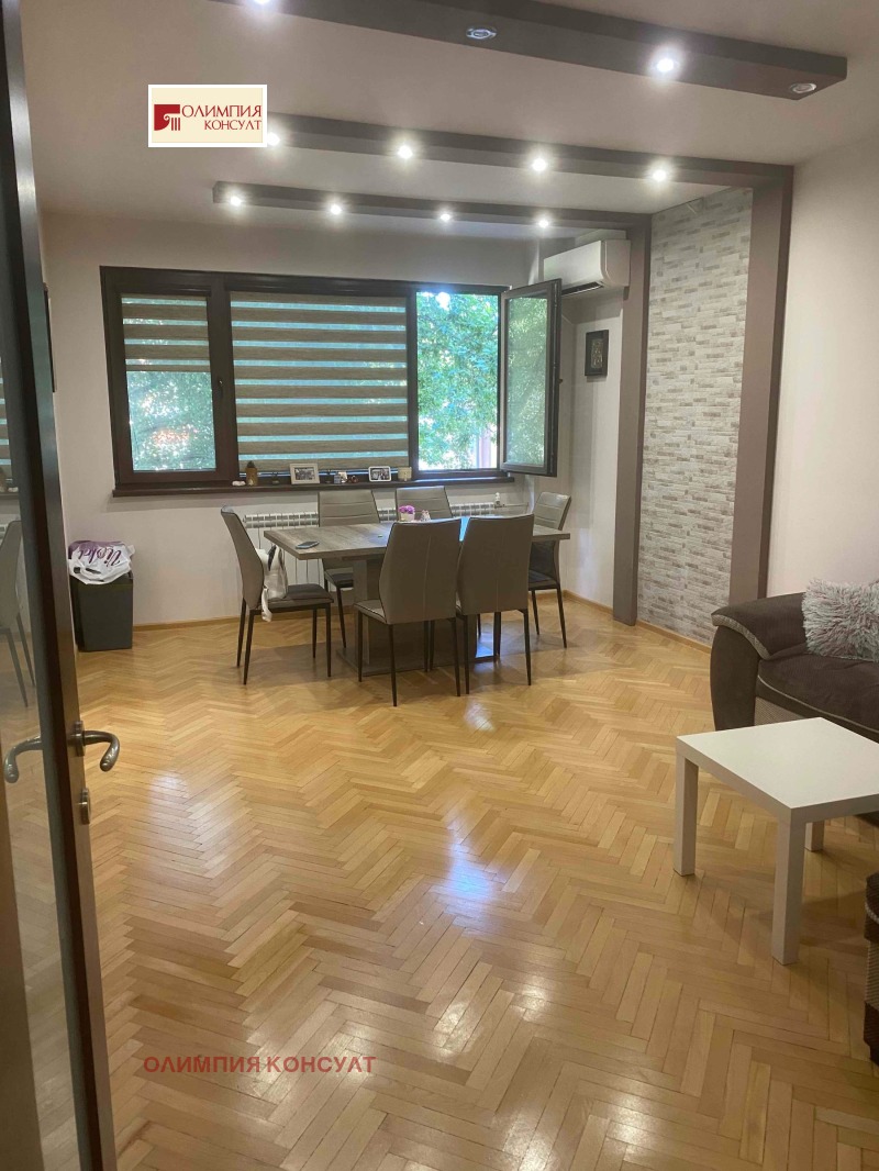En venta  2 dormitorios Plovdiv , Tsentar , 105 metros cuadrados | 32386113