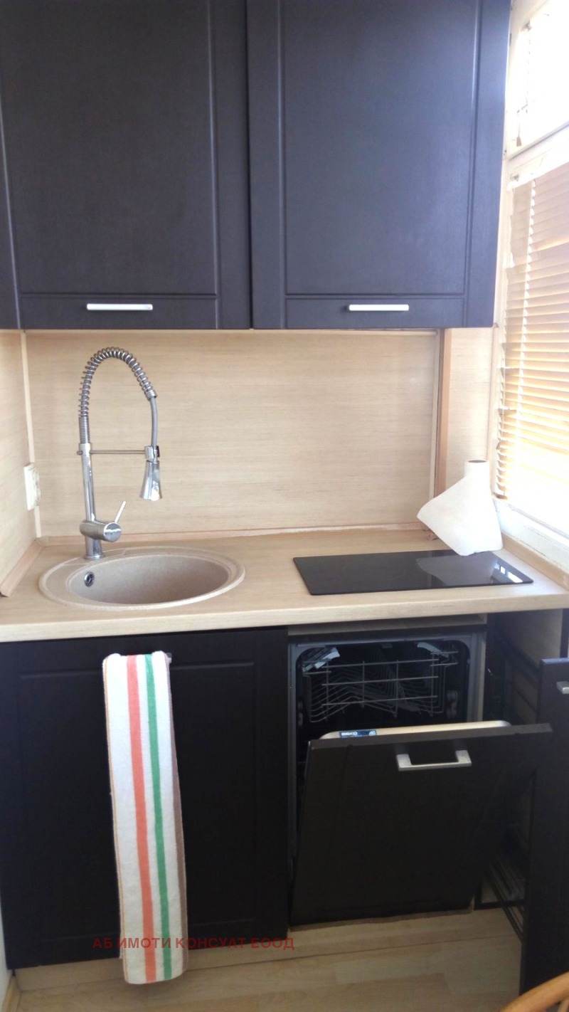 Продава 3-СТАЕН, гр. София, Лагера, снимка 3 - Апартаменти - 52775056