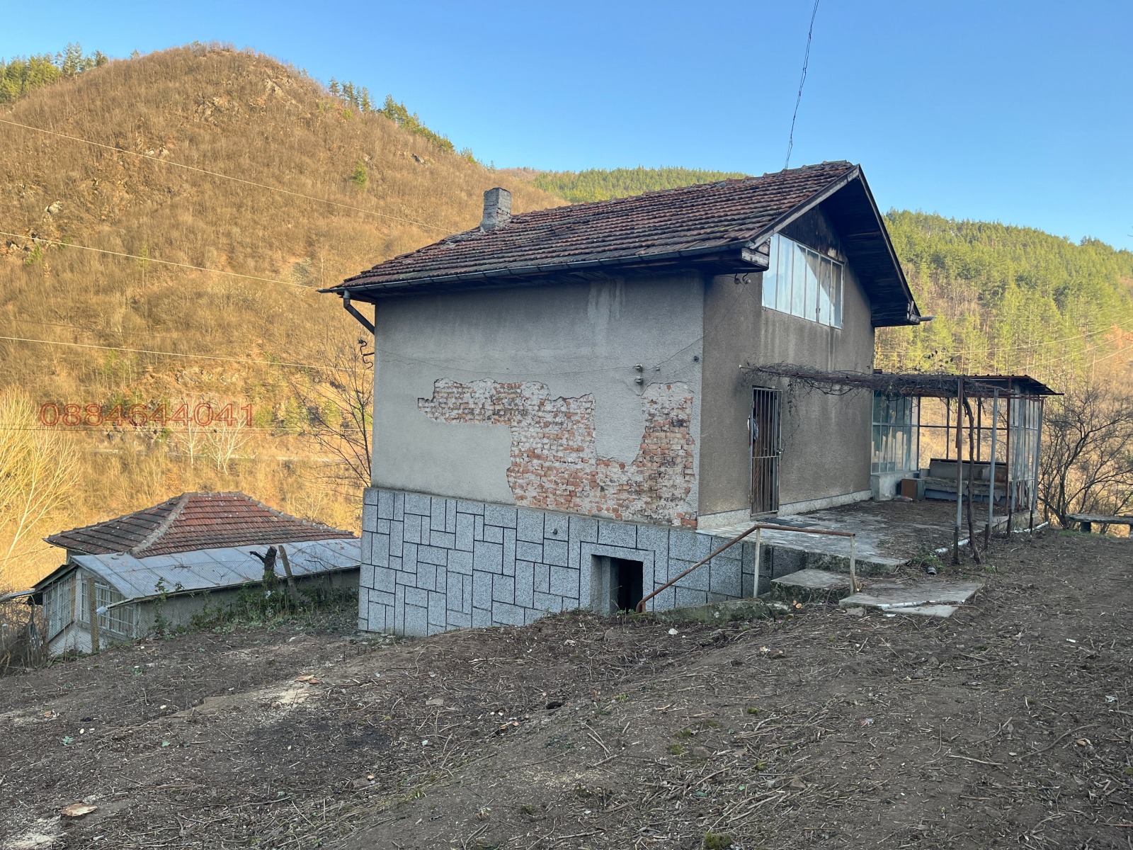Продава КЪЩА, с. Томпсън, област София област