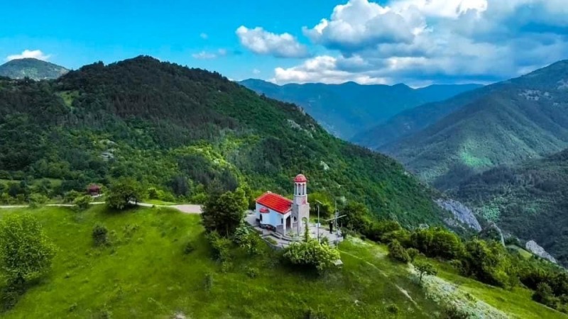 Продава ПАРЦЕЛ в област Пловдив, с. Борово - 7000 кв.м / 70 000 € » 136 908.10 лв., ВЪРДЖЪН ЕООД