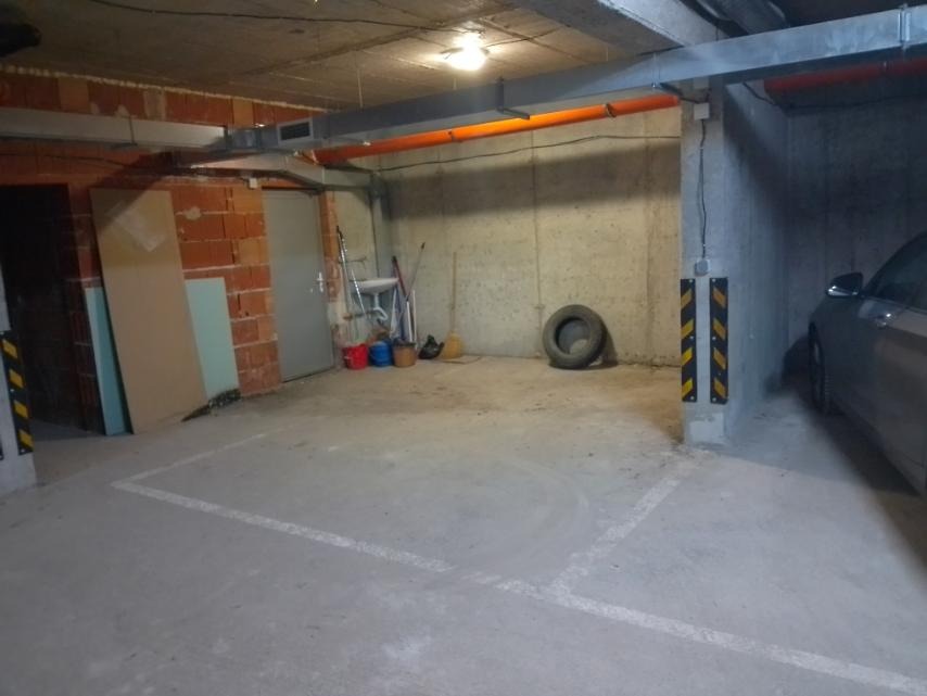 Продава ГАРАЖ, ПАРКОМЯСТО, гр. Русе, Център