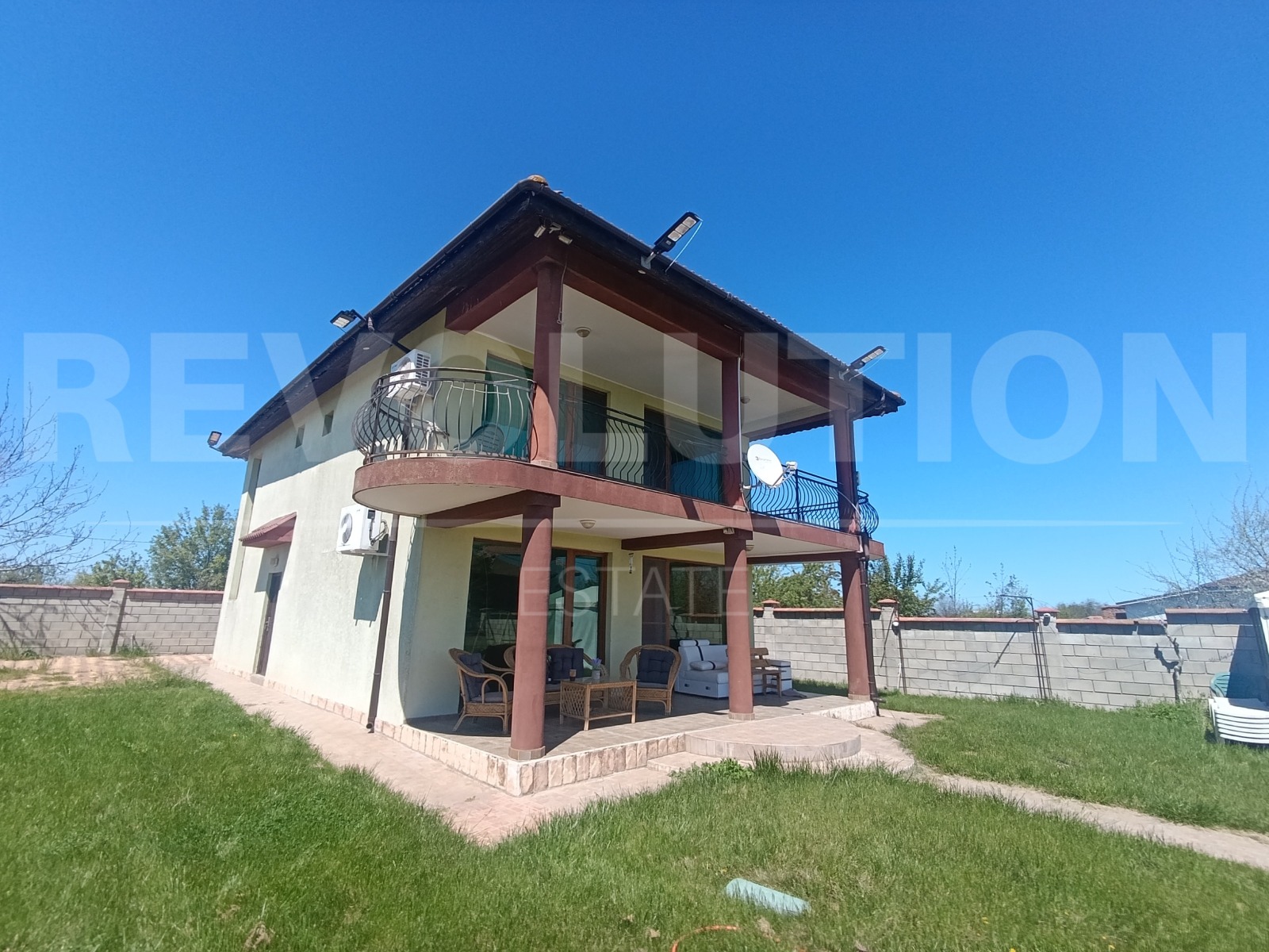 Продава КЪЩА, гр. Балчик, област Добрич, снимка 2 - Къщи - 50105510