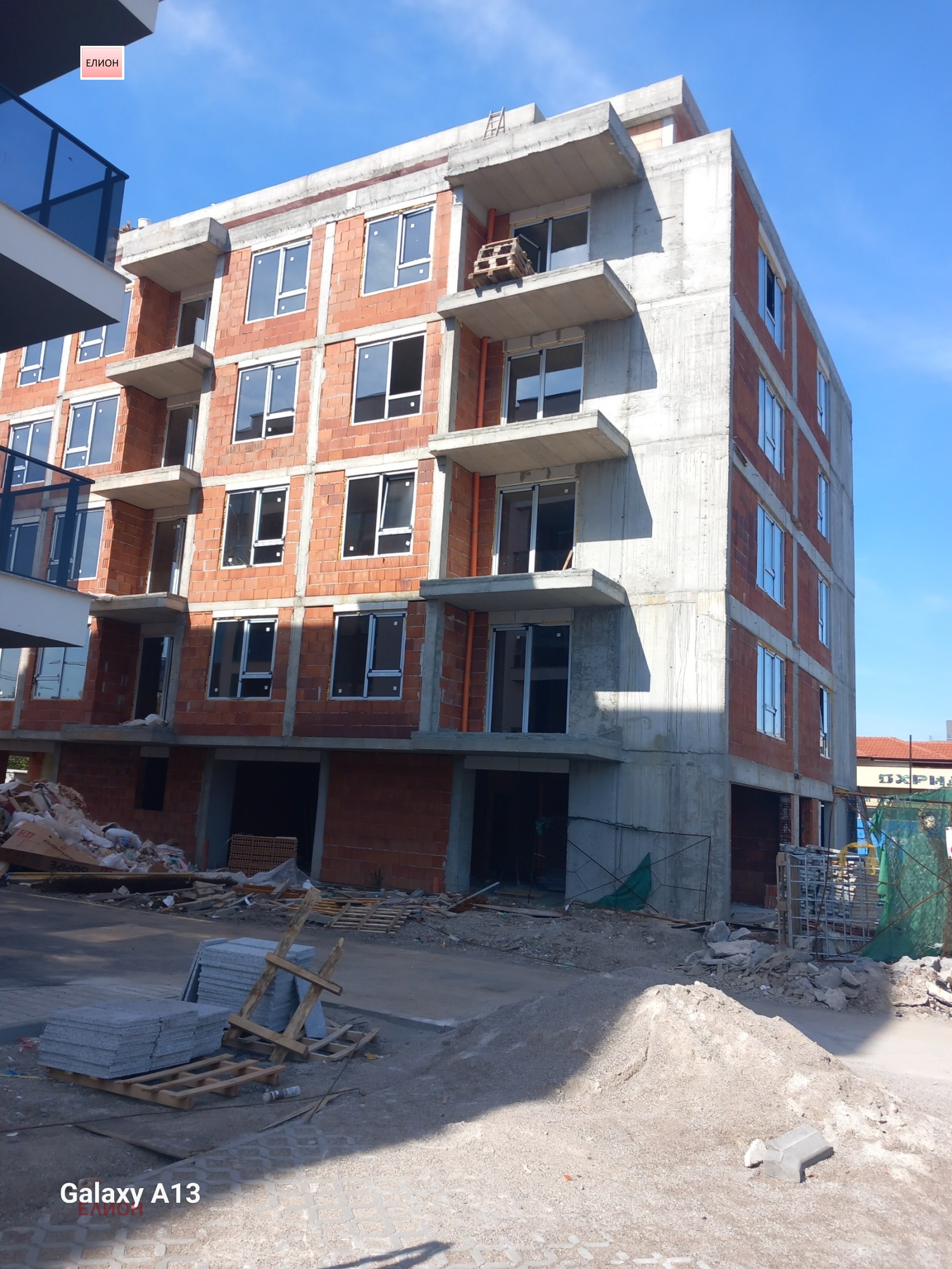 Продава 3-СТАЕН, гр. Перник, Изток