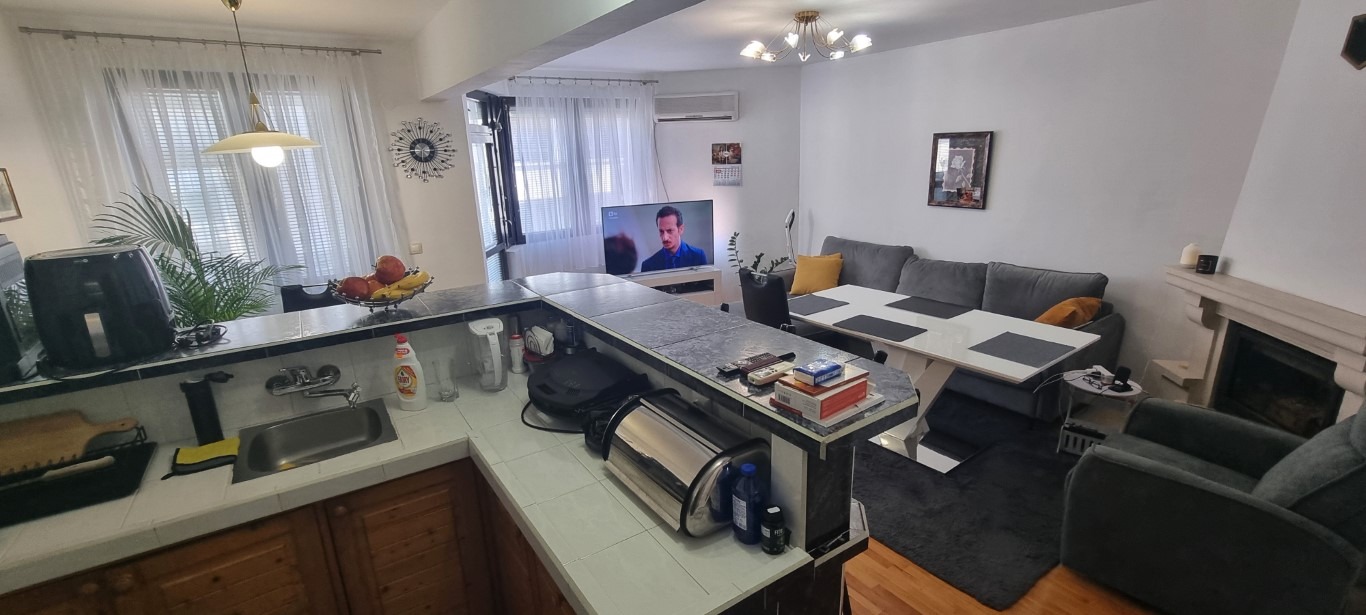 Продава МНОГОСТАЕН, гр. Бургас, Възраждане, снимка 2 - Апартаменти - 54135847