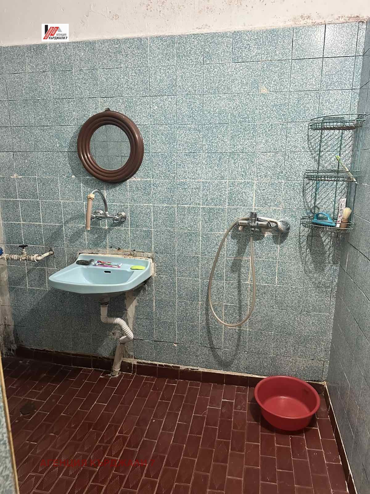 Продава 3-СТАЕН, гр. Кърджали, Център, снимка 12 - Апартаменти - 54190873