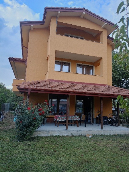 In vendita  Casa Plovdiv , Proslav , 68 mq | 48265933