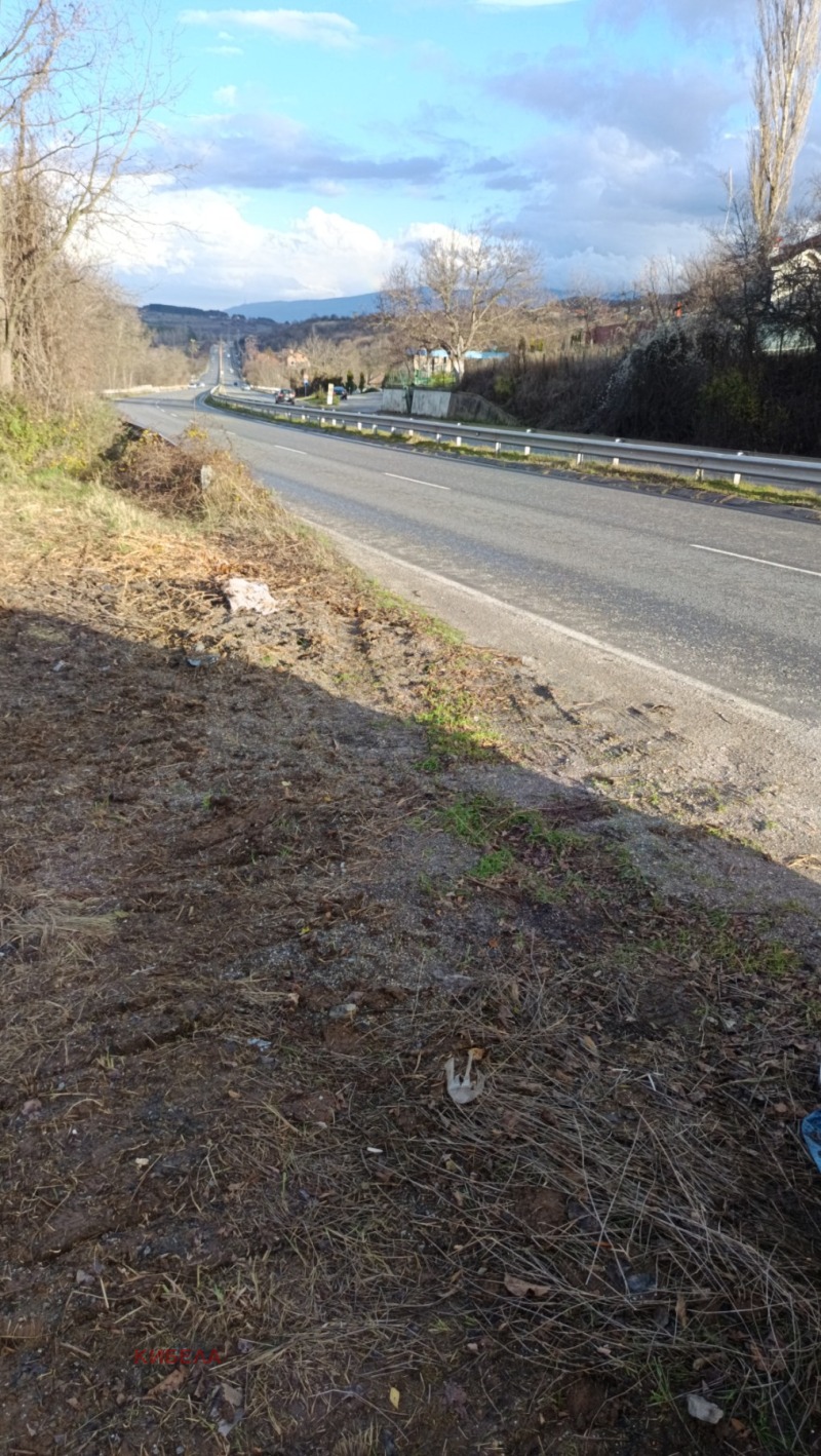 Продава ЗЕМЕДЕЛСКА ЗЕМЯ, гр. Перник, област Перник, снимка 2 - Земеделска земя - 52477097