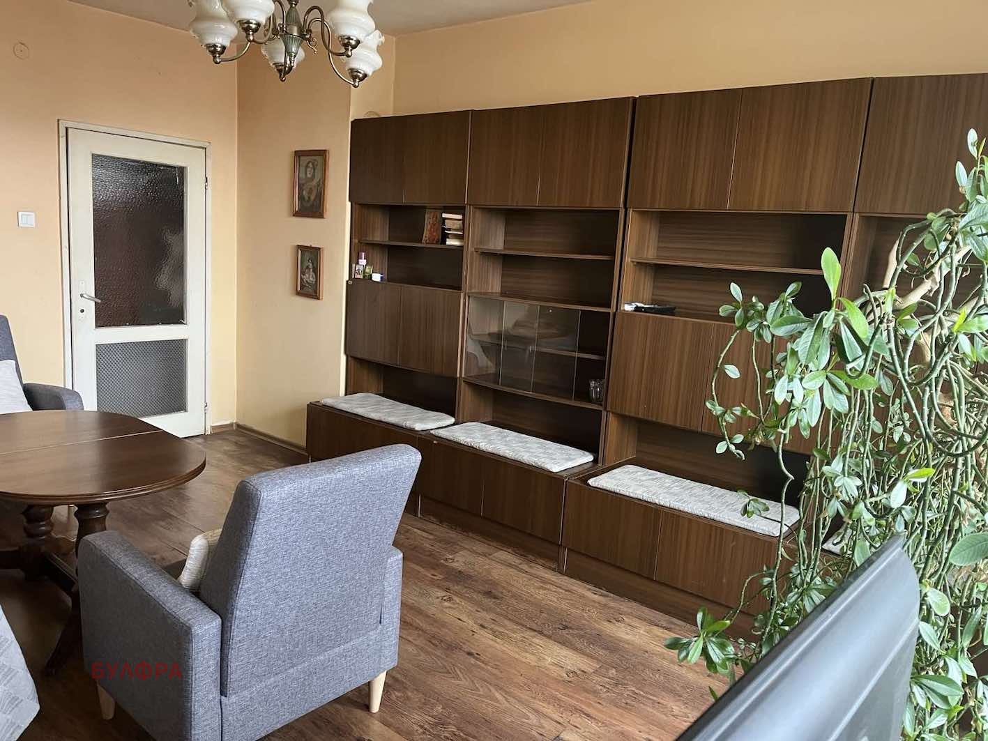 Продава 3-СТАЕН, гр. София, Толстой