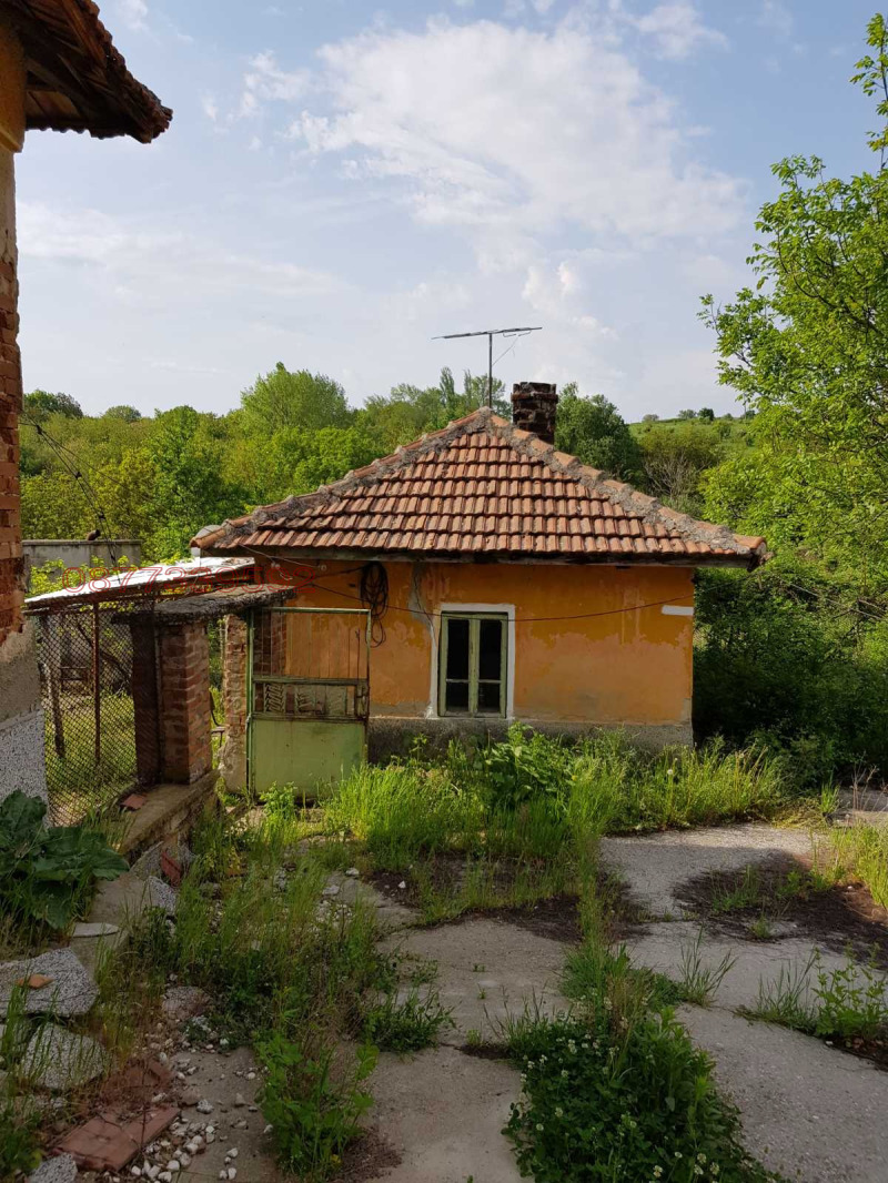 Продава КЪЩА, с. Владиня, област Ловеч, снимка 2 - Къщи - 52781109