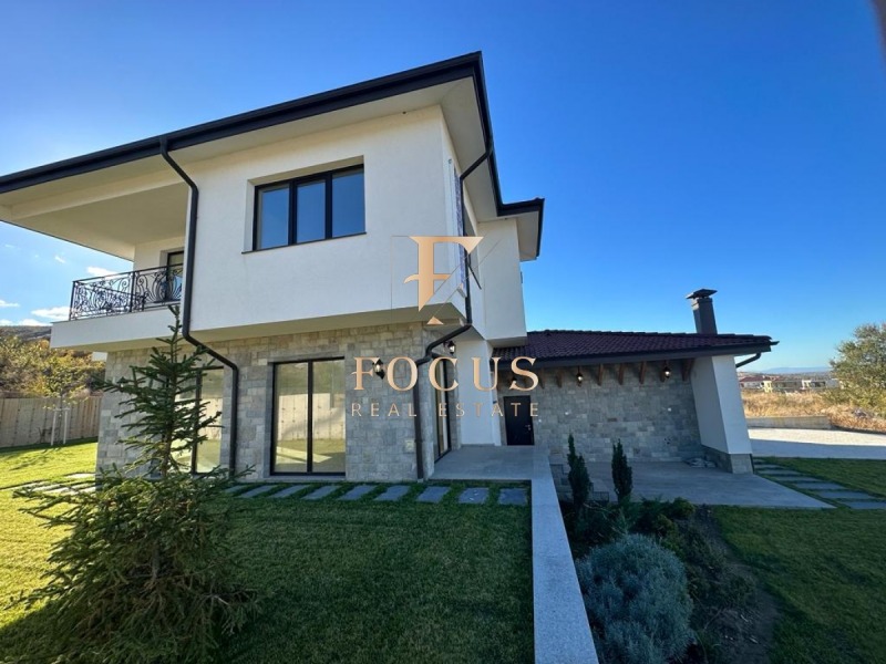 Till salu  Hus region Plovdiv , Markovo , 415 kvm | 68273500