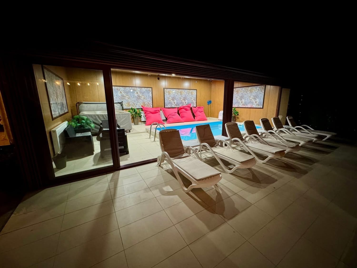 Продава ХОТЕЛ, гр. Чипровци, област Монтана, снимка 16 - Хотели - 53797620