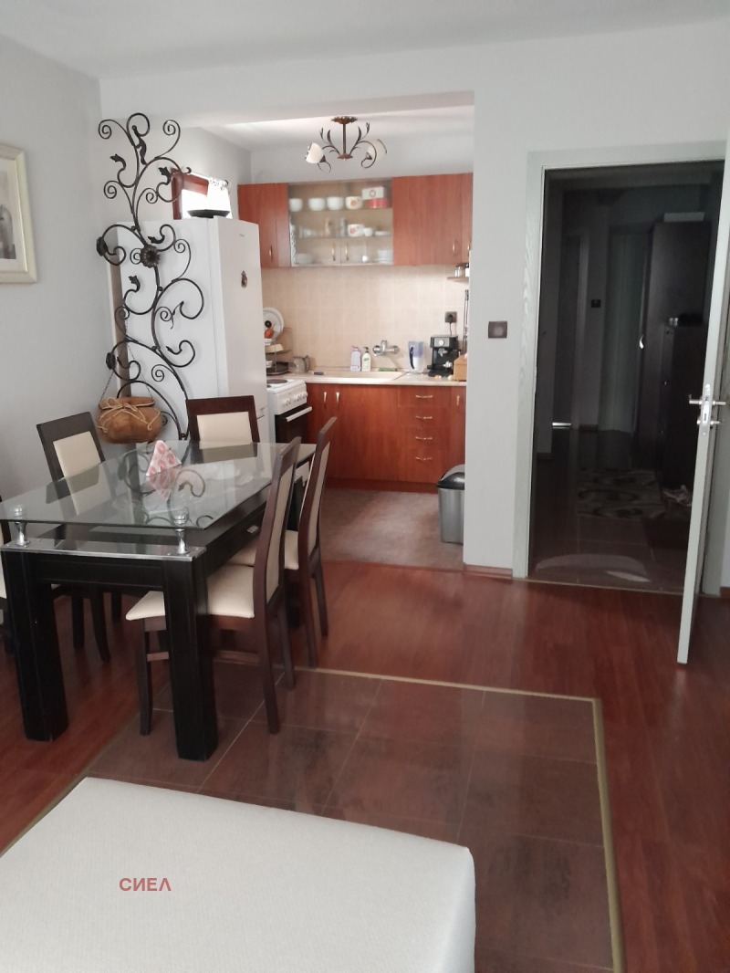 En venta  2 dormitorios Plovdiv , Karshiyaka , 100 metros cuadrados | 99190040