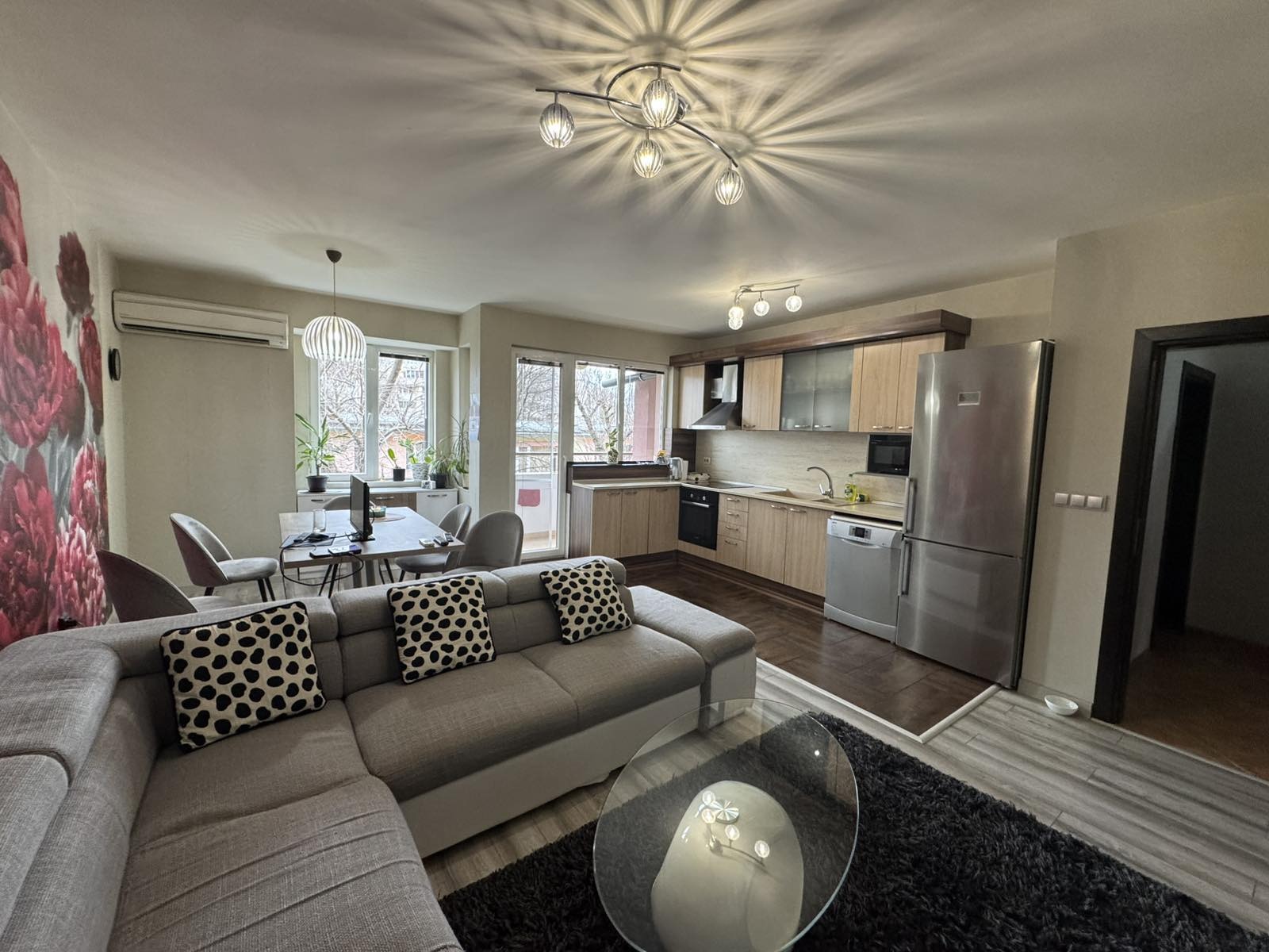 Продава МНОГОСТАЕН, гр. Бургас, Лазур, снимка 2 - Апартаменти - 53087020