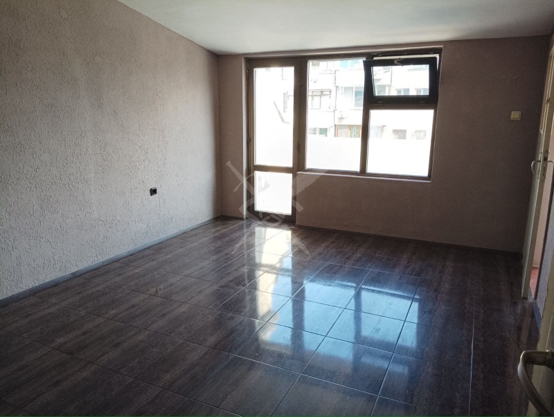 À venda  2 quartos Burgas , Vazrajdane , 80 m² | 72392274