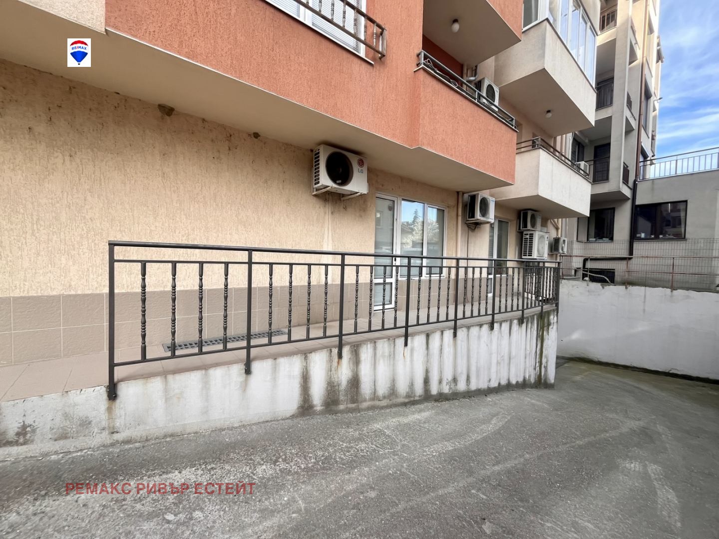 Продава ГАРАЖ, ПАРКОМЯСТО, гр. Русе, Център, снимка 4 - Гаражи и паркоместа - 54122736