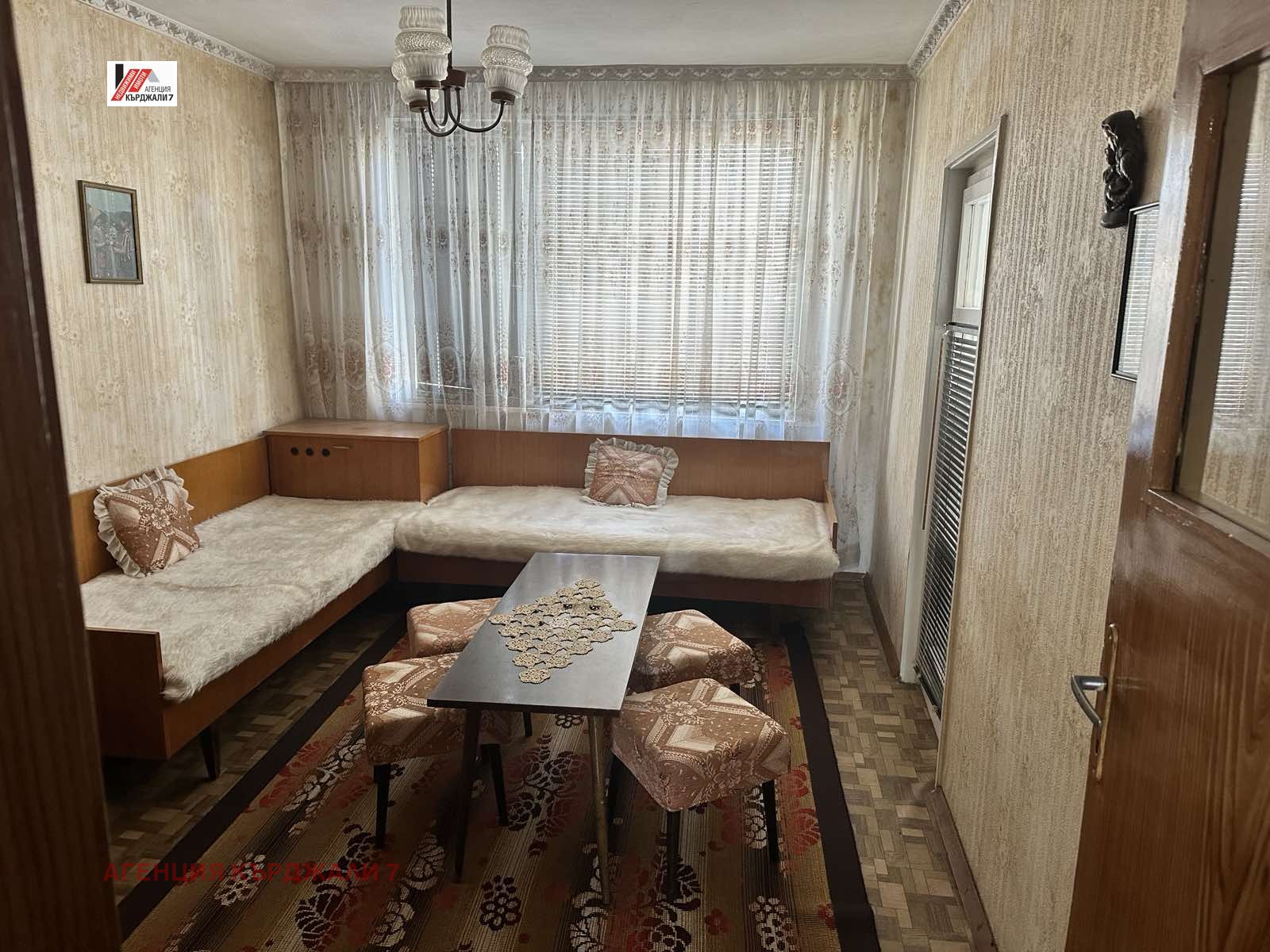Продава МНОГОСТАЕН, гр. Кърджали, Байкал, снимка 11 - Апартаменти - 55686803