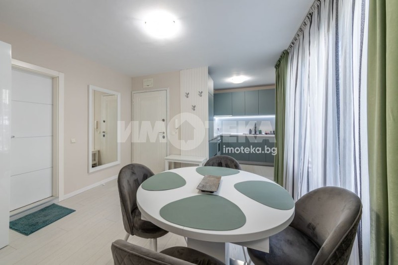 Продава  2-стаен, град Варна, ВИНС-Червен площад •  220 000 EUR • ID 52343519 — holmes.bg - [1] 