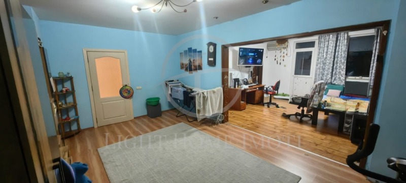 Продава МНОГОСТАЕН, гр. Пловдив, Кючук Париж