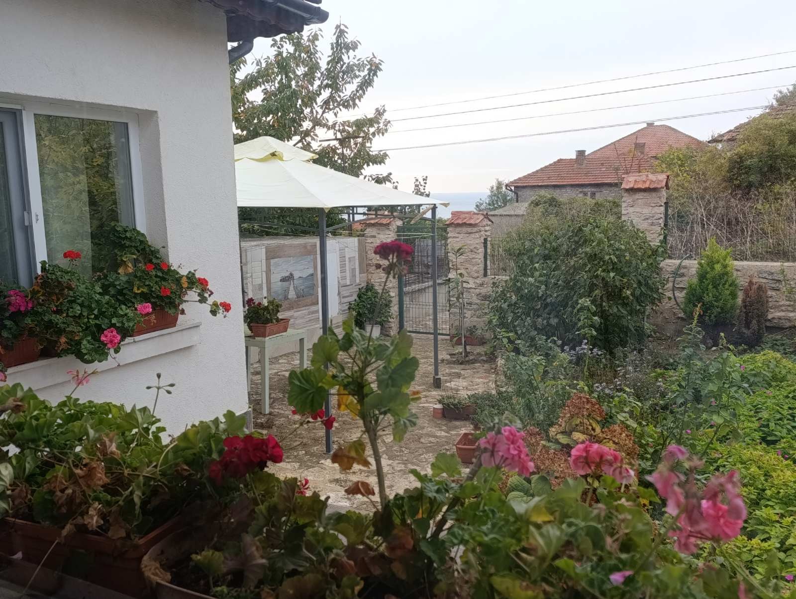 Продава КЪЩА, гр. Балчик, област Добрич, снимка 2 - Къщи - 53615947