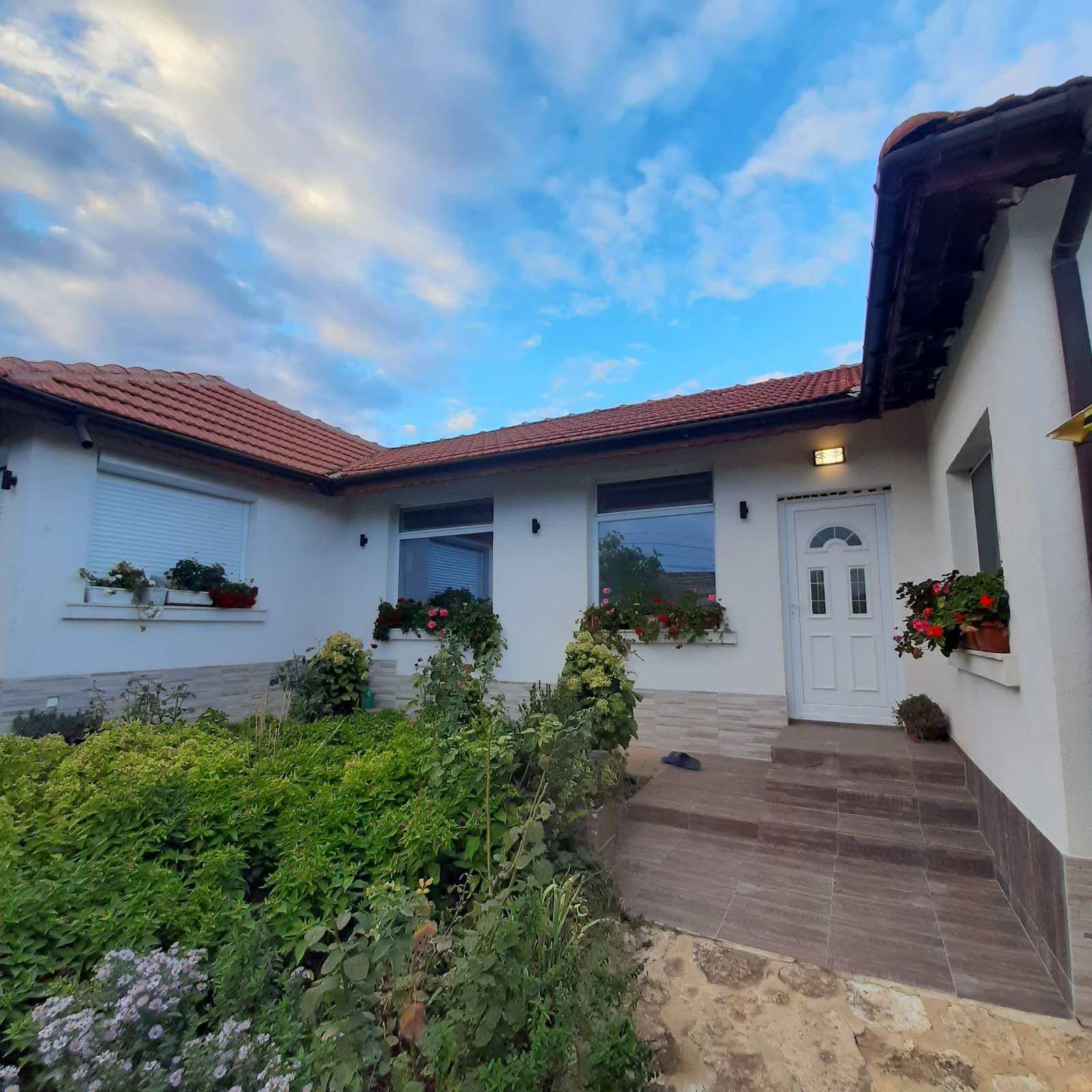 Продава КЪЩА, гр. Балчик, област Добрич, снимка 2 - Къщи - 53615947