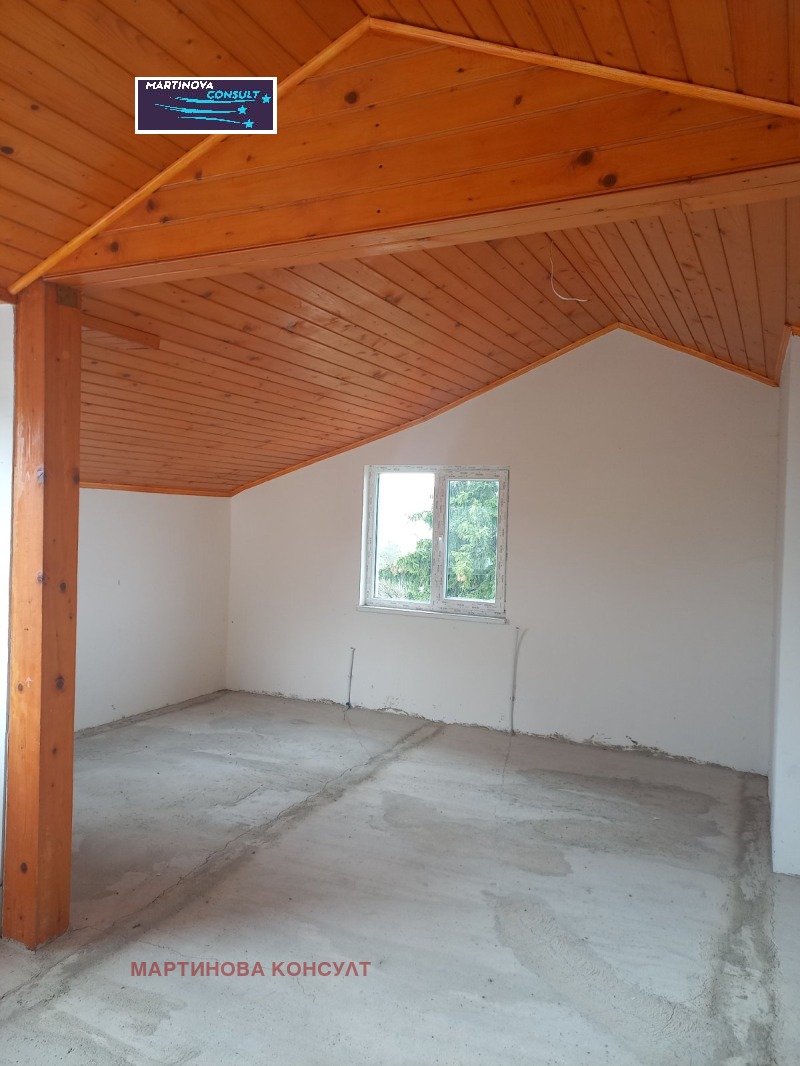 Продава КЪЩА в град София, с. Плана - 220 кв.м / 220 000 € » 430 282.60 лв., МАРТИНОВА КОНСУЛТ