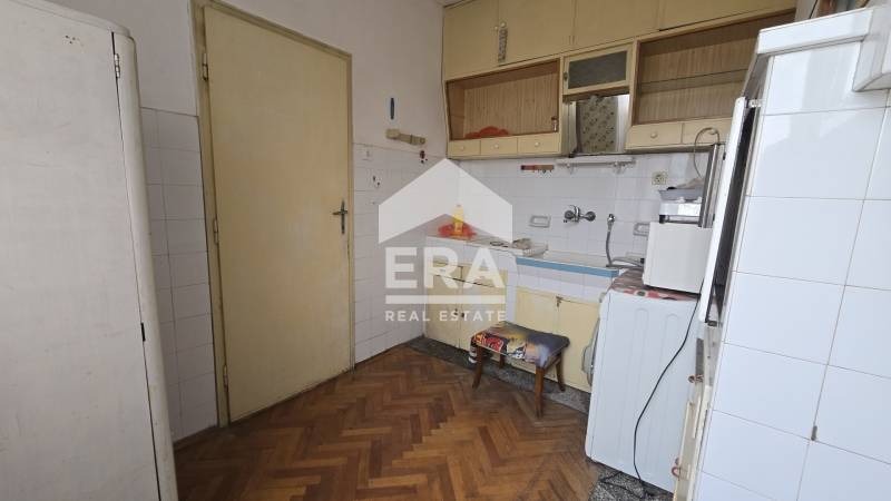 Продава 4-СТАЕН, гр. Велико Търново, Център, снимка 4 - Апартаменти - 52129299