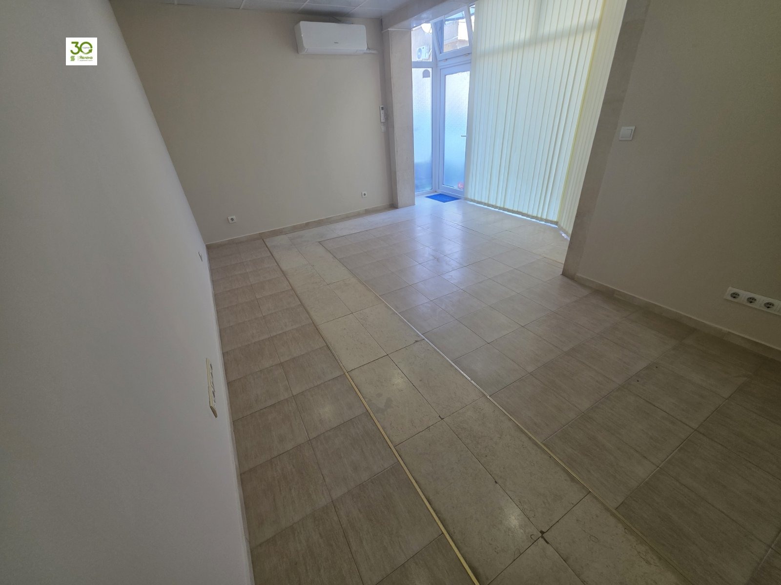 Продава ОФИС, гр. Варна, Център, снимка 2 - Офиси - 53779729