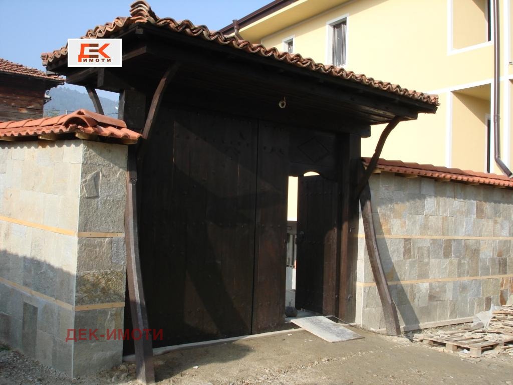 Продава ХОТЕЛ, гр. Копривщица, област София област, снимка 2 - Хотели - 55725430