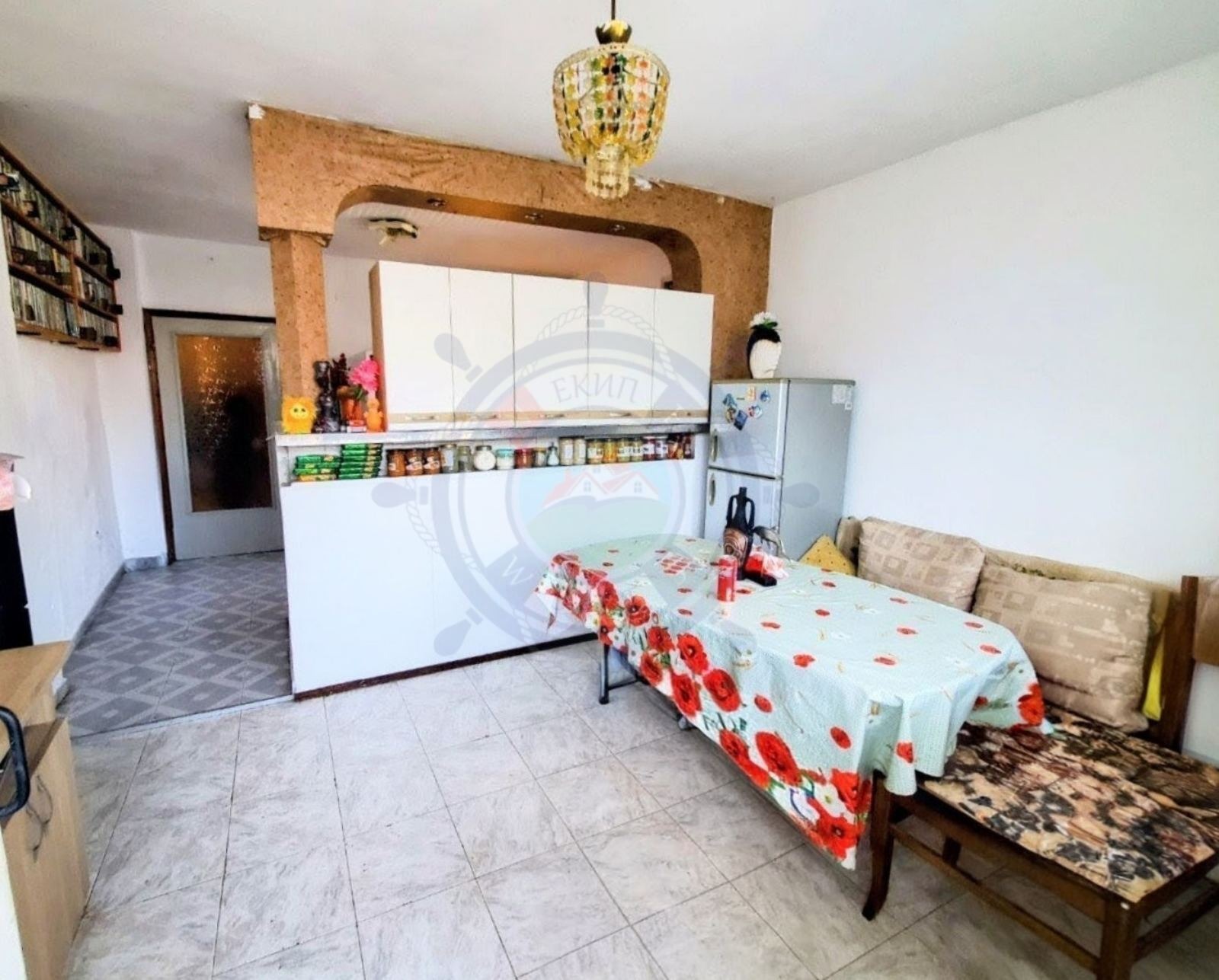 Продава 4-СТАЕН, гр. Варна, Лятно кино Тракия, снимка 2 - Апартаменти - 54639860