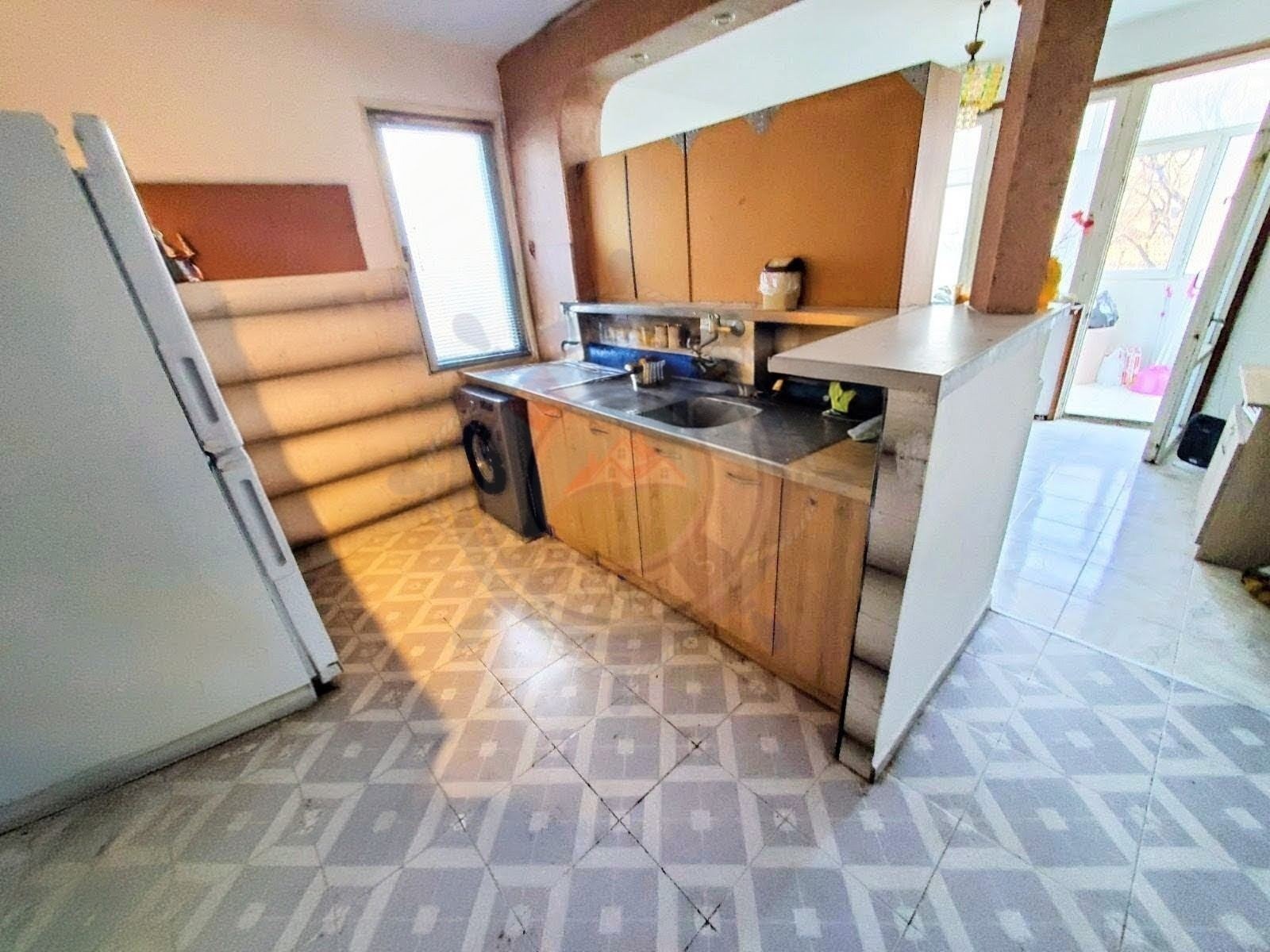Продава 4-СТАЕН, гр. Варна, Лятно кино Тракия, снимка 4 - Апартаменти - 54639860
