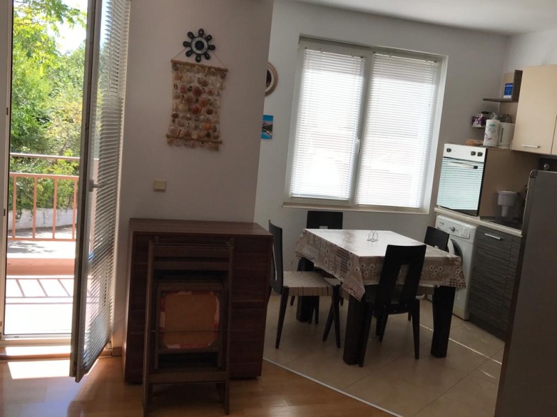 En venta  1 dormitorio región Dóbrich , Kavarna , 83 metros cuadrados | 93045811 - imagen [3]