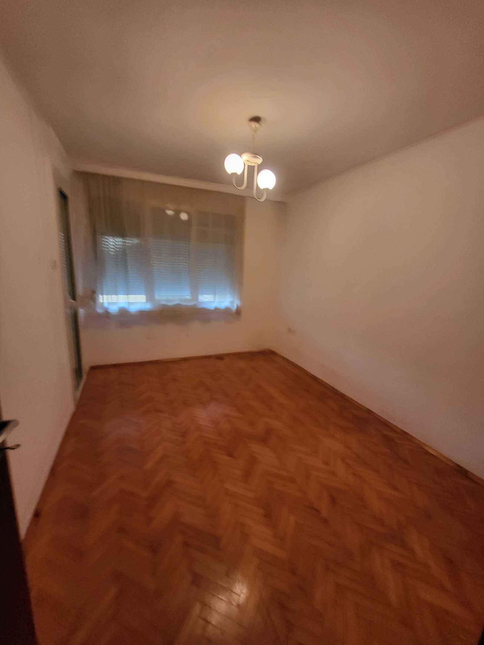 Продава 3-СТАЕН, гр. Плевен, Широк център