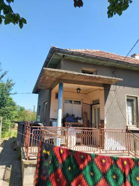 Продажба на имоти в гр. Койнаре, област Плевен - изображение 4 