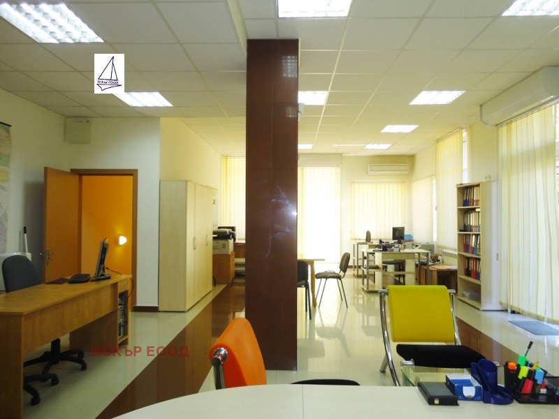 Продава ОФИС в град София, Карпузица - 185 кв.м / 450 000 € » 880 123.50 лв., ИСКЪР ЕООД