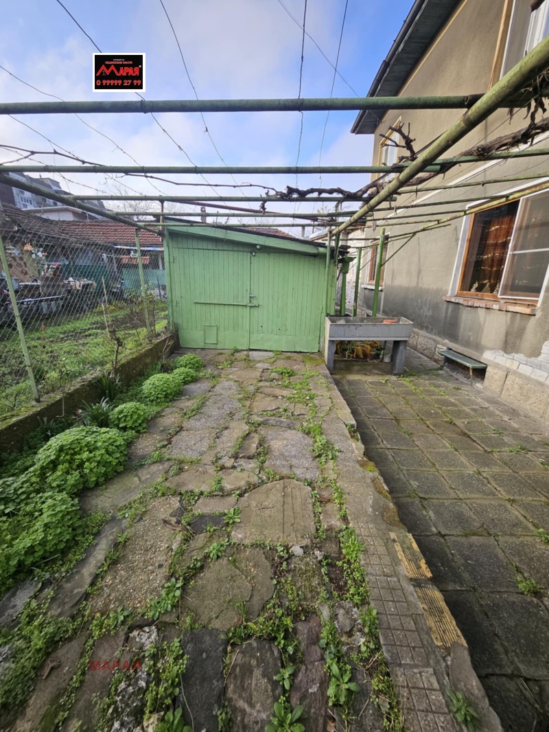 Продава ЕТАЖ ОТ КЪЩА, гр. Русе, Родина 3, снимка 16 - Етаж от къща - 52691343