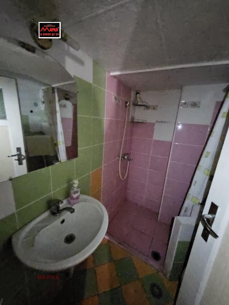 Продава ЕТАЖ ОТ КЪЩА, гр. Русе, Родина 3, снимка 12 - Етаж от къща - 52691343