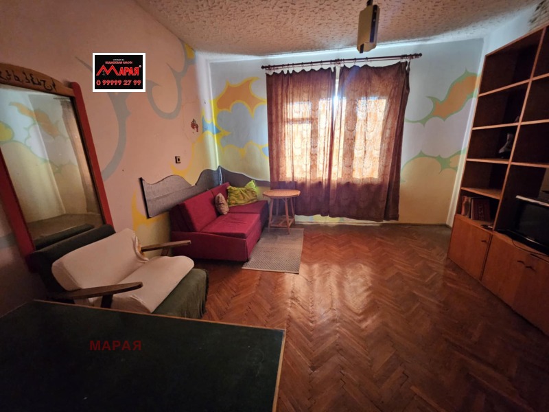 Продава ЕТАЖ ОТ КЪЩА, гр. Русе, Родина 3, снимка 3 - Етаж от къща - 52691343