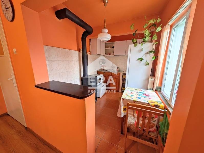 Продава ЕТАЖ ОТ КЪЩА, гр. Шумен, Куршун чешма, снимка 2 - Етаж от къща - 54204695
