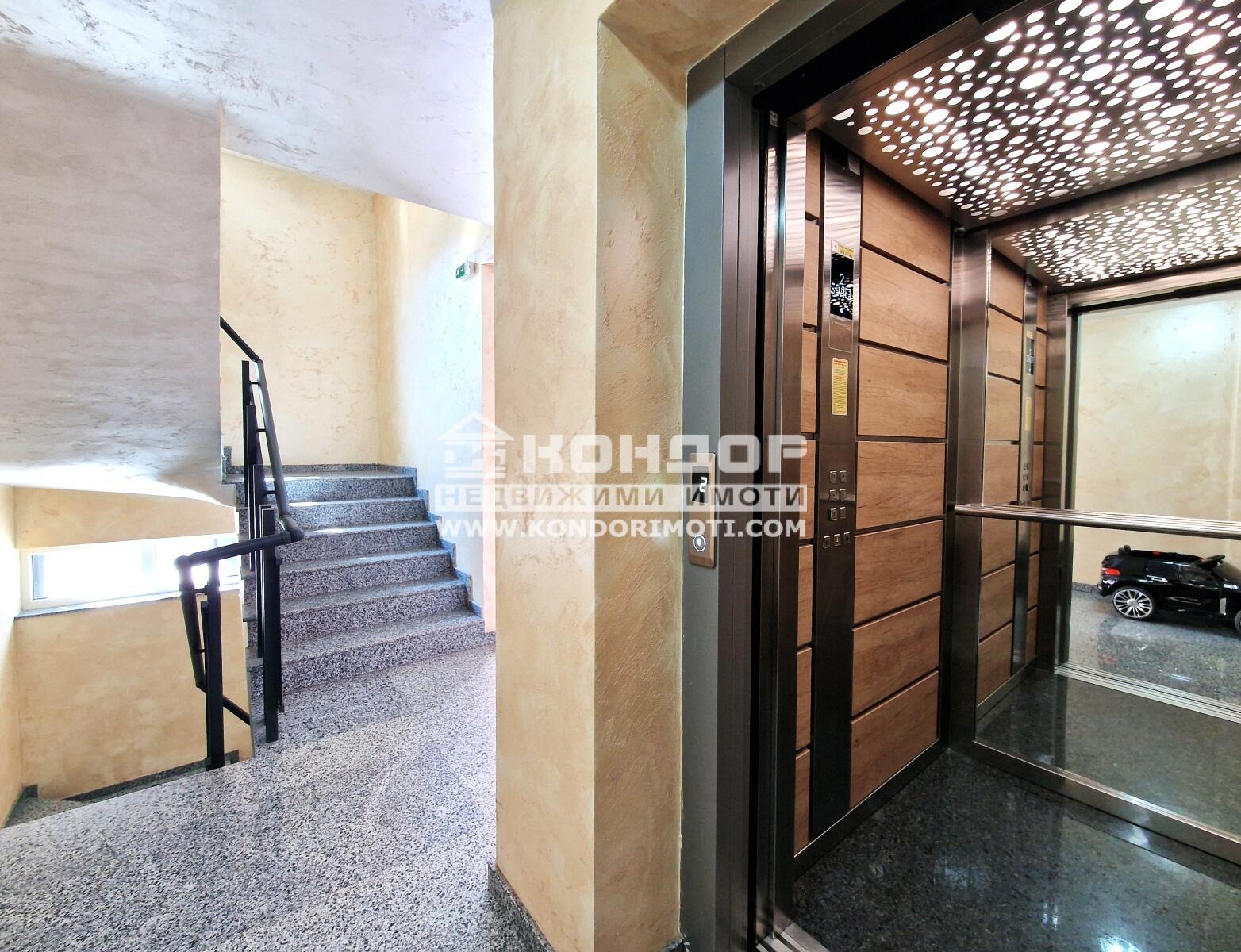 Продава МНОГОСТАЕН, гр. Пловдив, Кючук Париж, снимка 2 - Апартаменти - 53797011