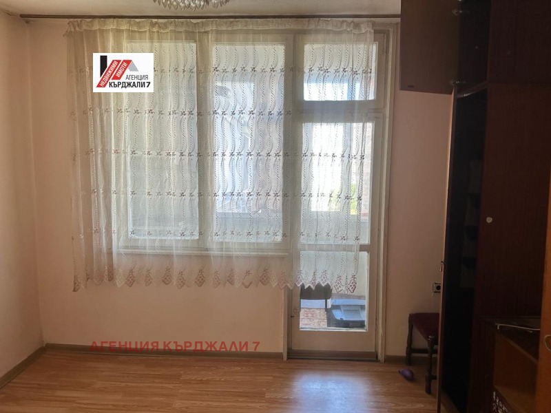 Продава 2-СТАЕН, гр. Кърджали, Център, снимка 3 - Aпартаменти - 48726060