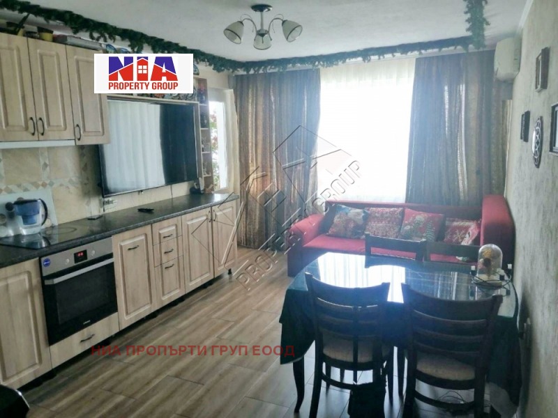 Продава 3-СТАЕН, гр. Бургас, Зорница, снимка 2 - Aпартаменти - 49056646