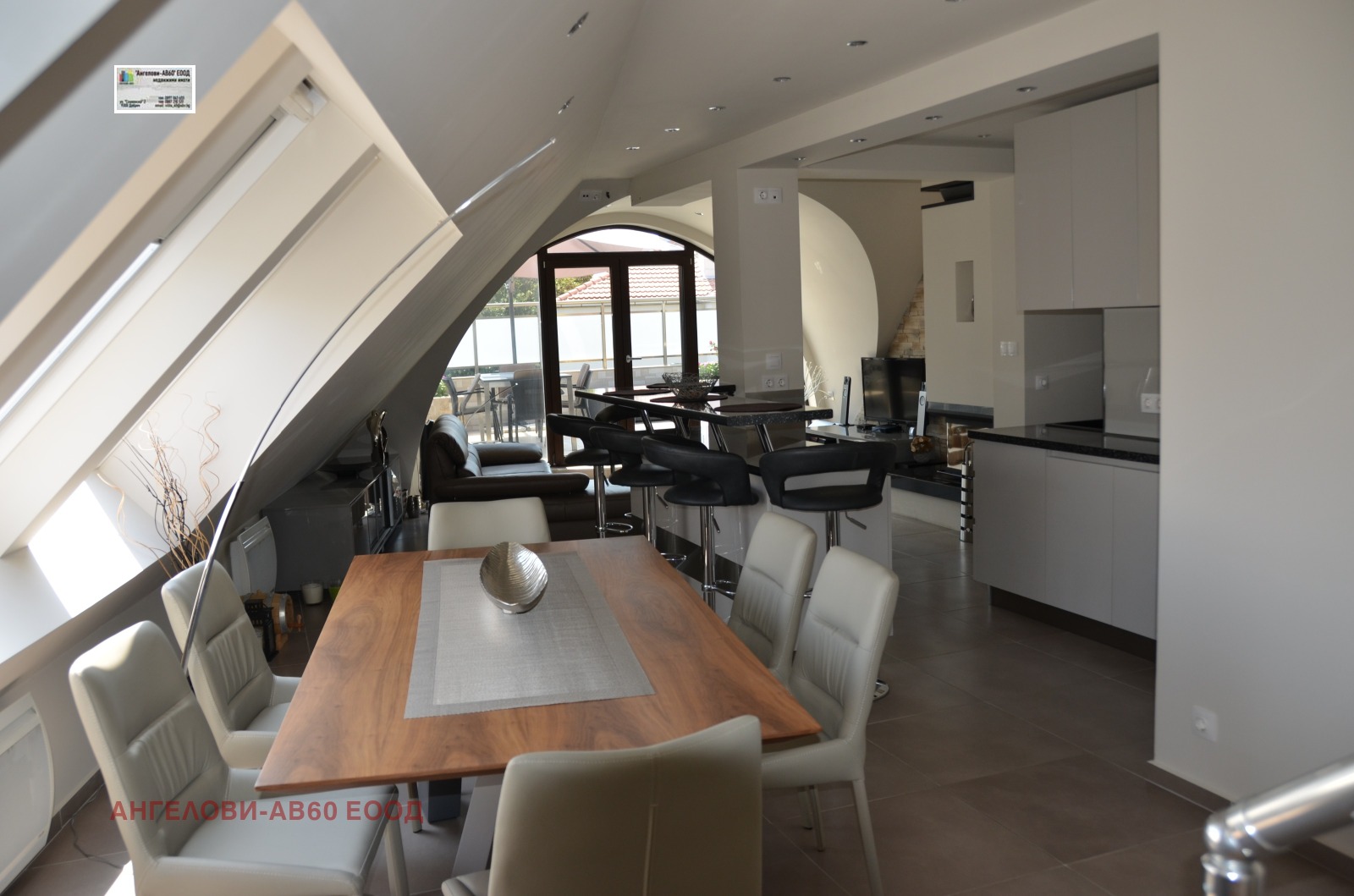 Продава МЕЗОНЕТ, гр. Добрич, Център, снимка 2 - Апартаменти - 54125824