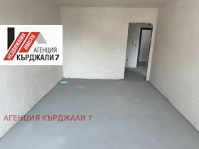 1 hálószoba Vazrozsdenci, Kardzsali