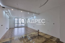 3-стаен град София, Сухата река 2