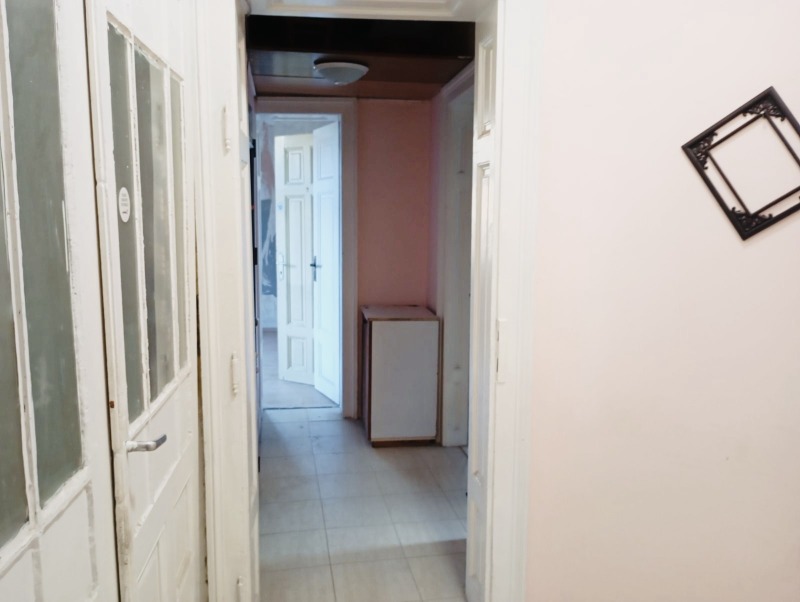 Продава ЕТАЖ ОТ КЪЩА, гр. София, Център, снимка 6 - Етаж от къща - 52535782