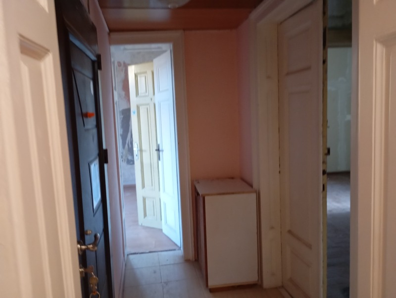 Продава ЕТАЖ ОТ КЪЩА, гр. София, Център, снимка 11 - Етаж от къща - 52535782