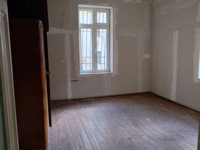 Продава ЕТАЖ ОТ КЪЩА, гр. София, Център, снимка 10 - Етаж от къща - 52535782