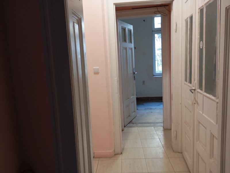 Продава ЕТАЖ ОТ КЪЩА, гр. София, Център, снимка 9 - Етаж от къща - 52535782